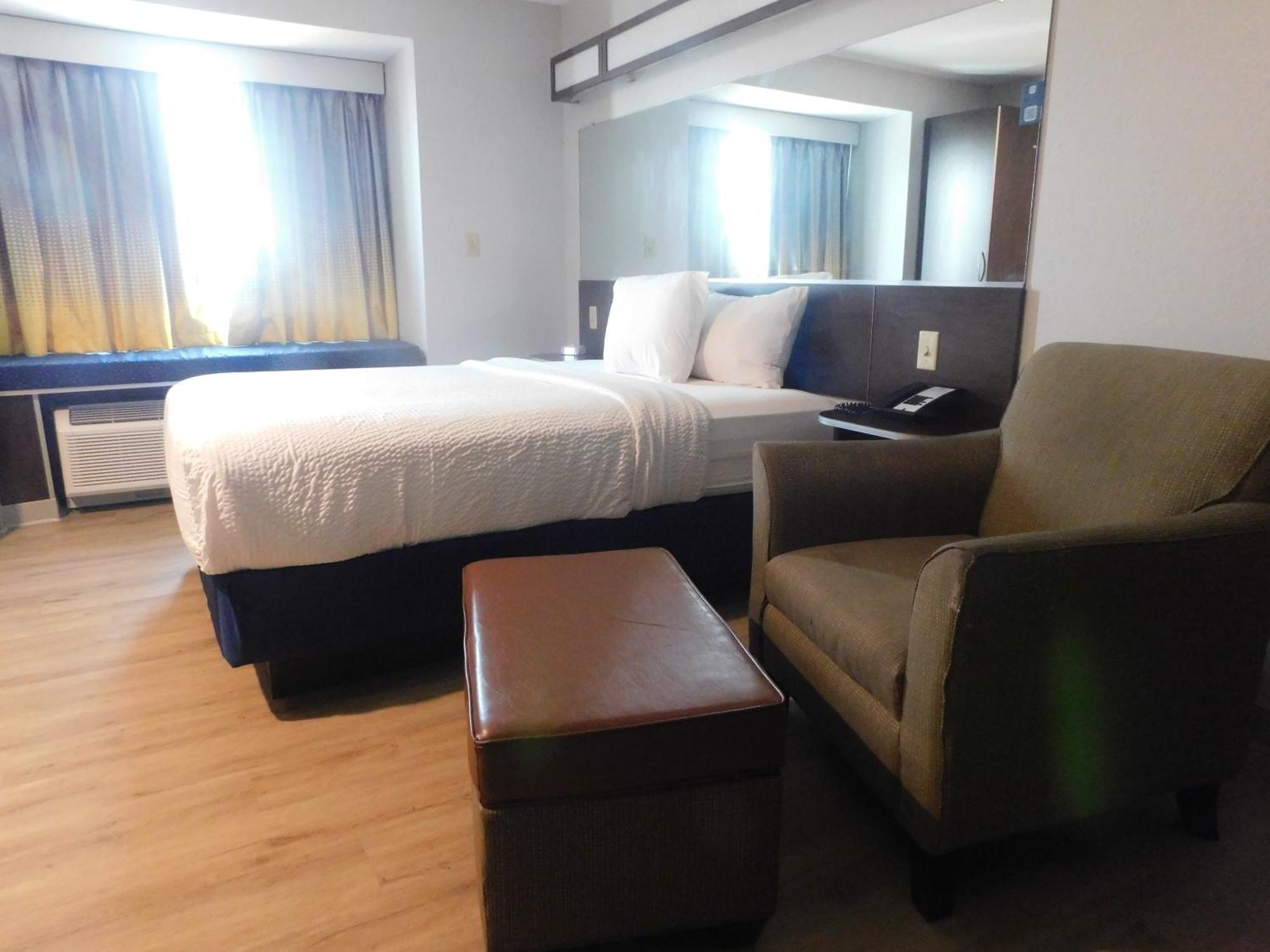 Microtel Inn & Suites By Wyndham Wheeling At The Highlands Triadelphia Exterior foto