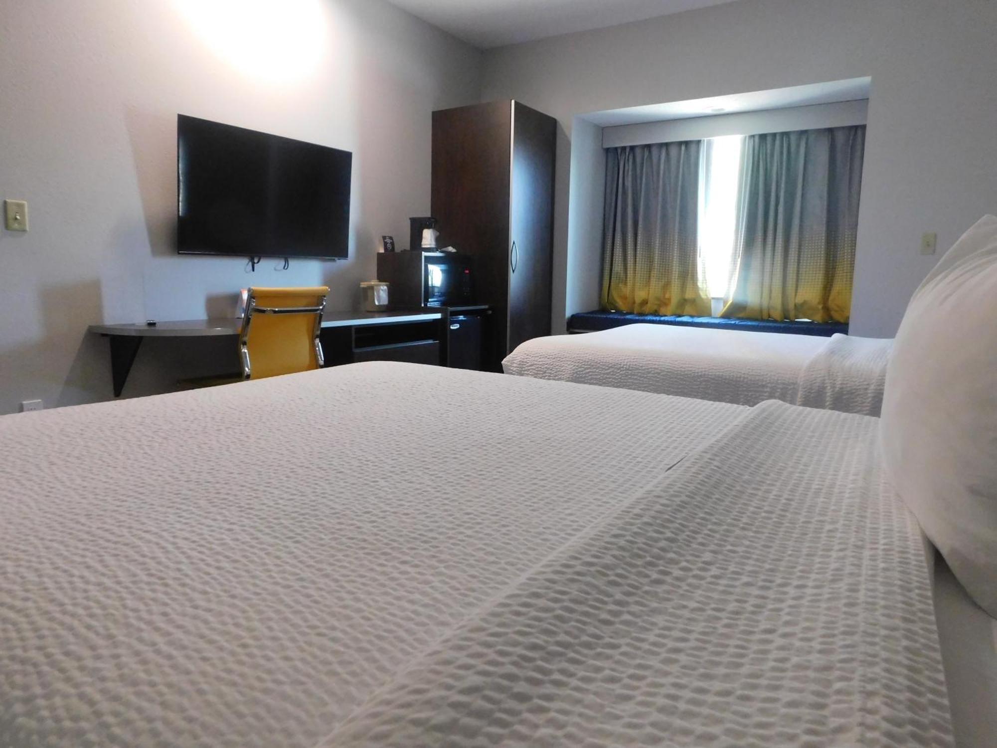 Microtel Inn & Suites By Wyndham Wheeling At The Highlands Triadelphia Exterior foto