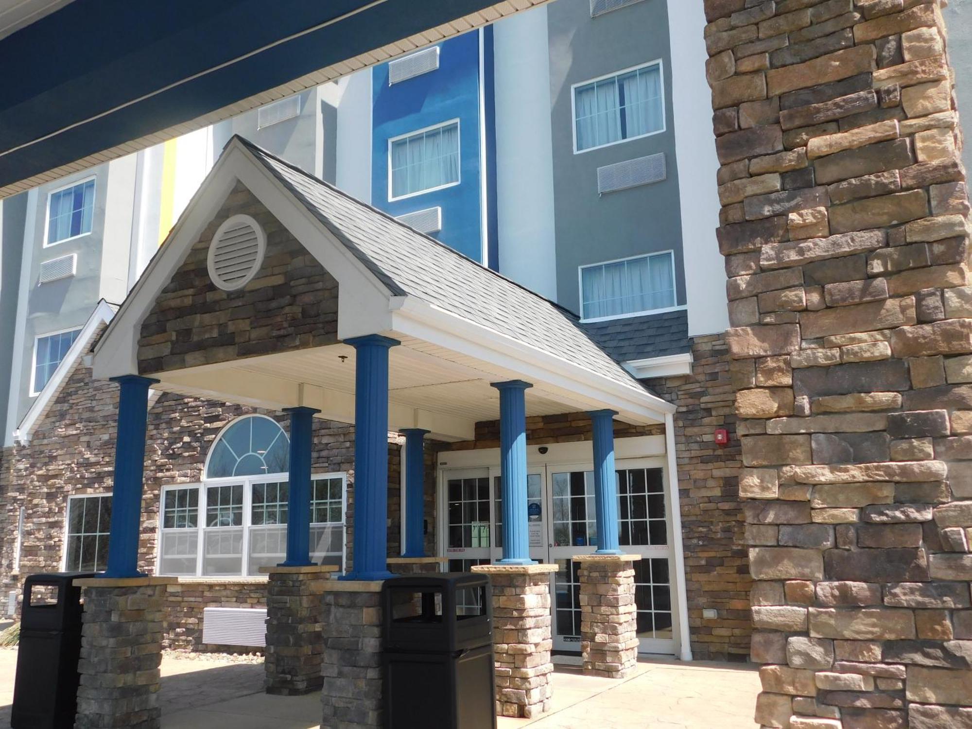 Microtel Inn & Suites By Wyndham Wheeling At The Highlands Triadelphia Exterior foto