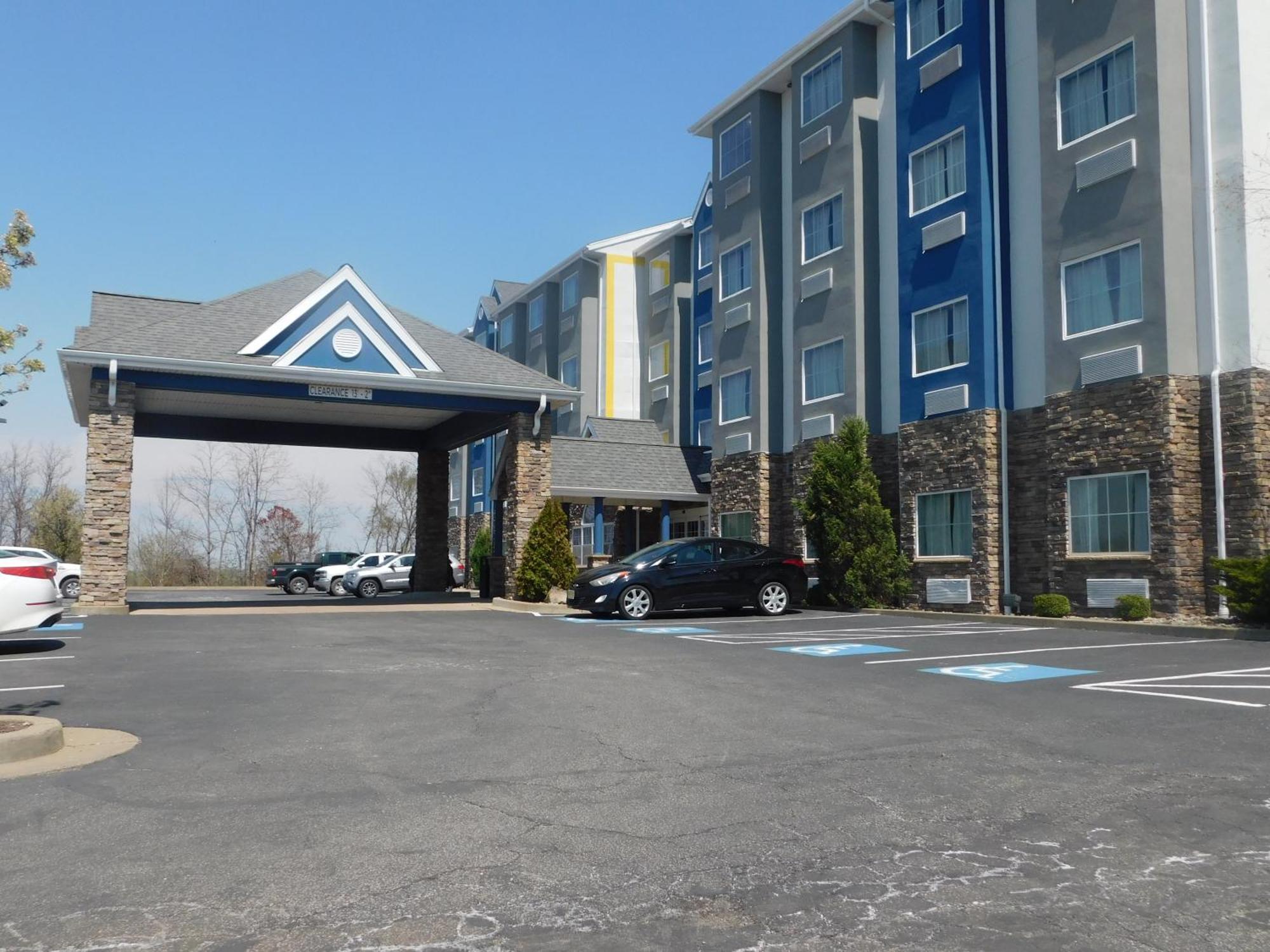 Microtel Inn & Suites By Wyndham Wheeling At The Highlands Triadelphia Exterior foto