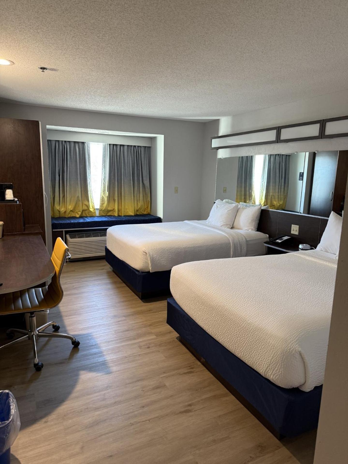 Microtel Inn & Suites By Wyndham Wheeling At The Highlands Triadelphia Exterior foto