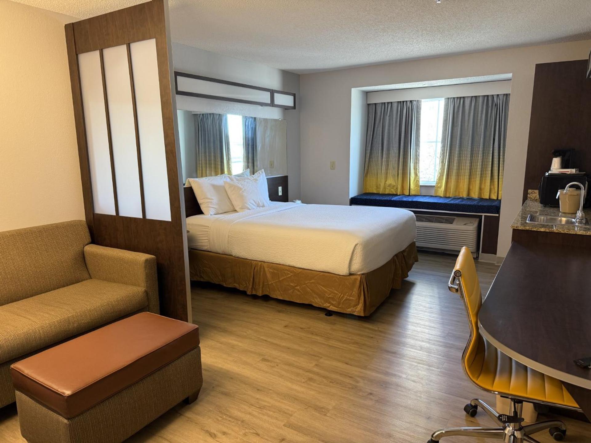 Microtel Inn & Suites By Wyndham Wheeling At The Highlands Triadelphia Exterior foto