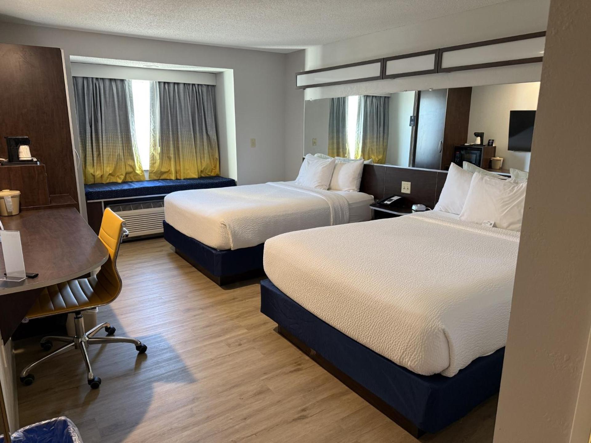 Microtel Inn & Suites By Wyndham Wheeling At The Highlands Triadelphia Exterior foto
