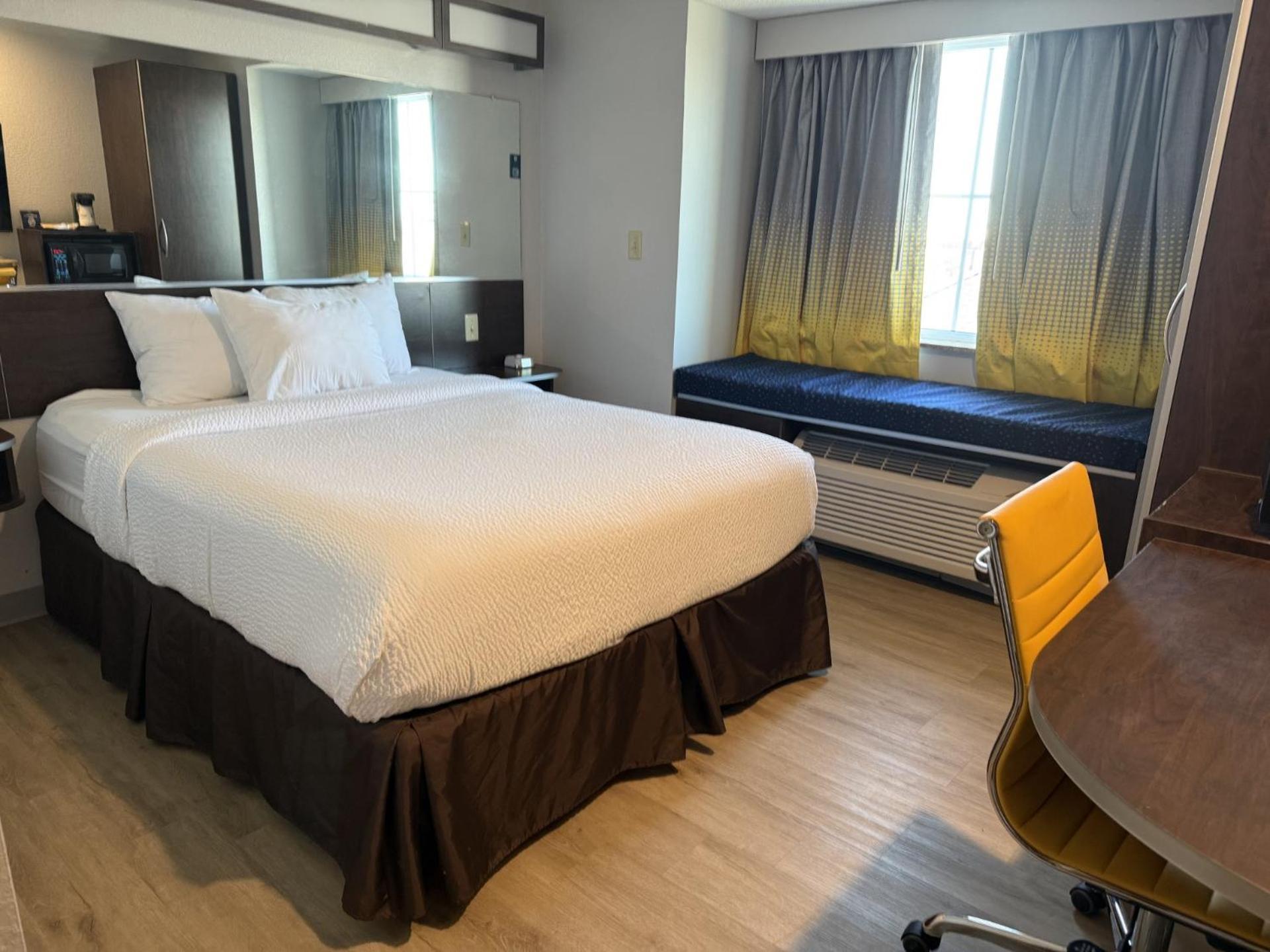 Microtel Inn & Suites By Wyndham Wheeling At The Highlands Triadelphia Exterior foto